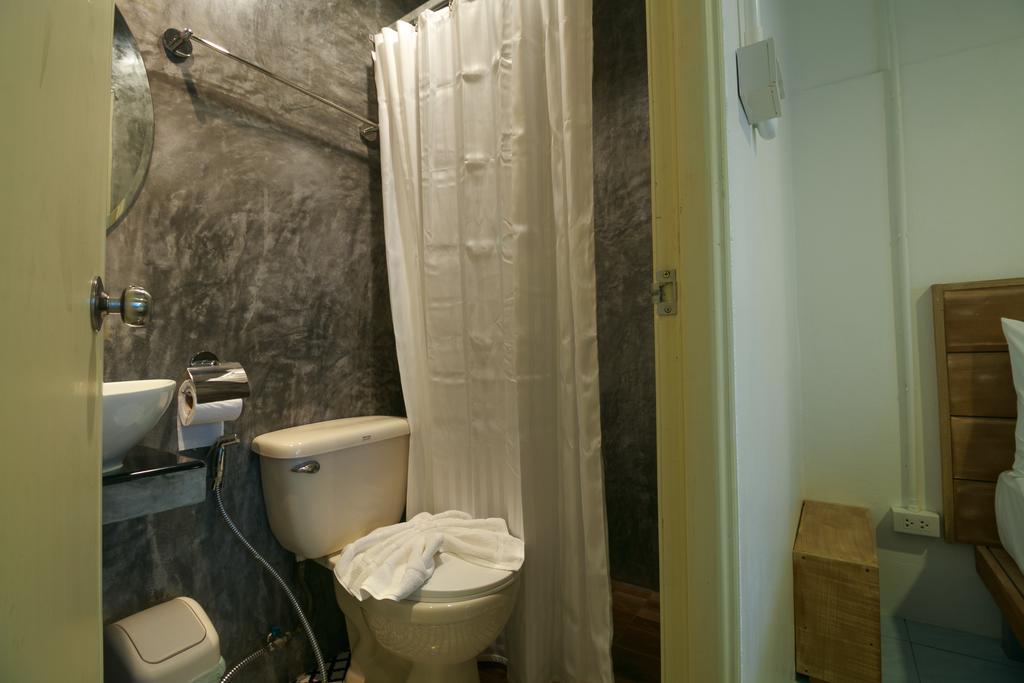 Frog House Bed & Breakfast (Adults Only) Patong Екстер'єр фото