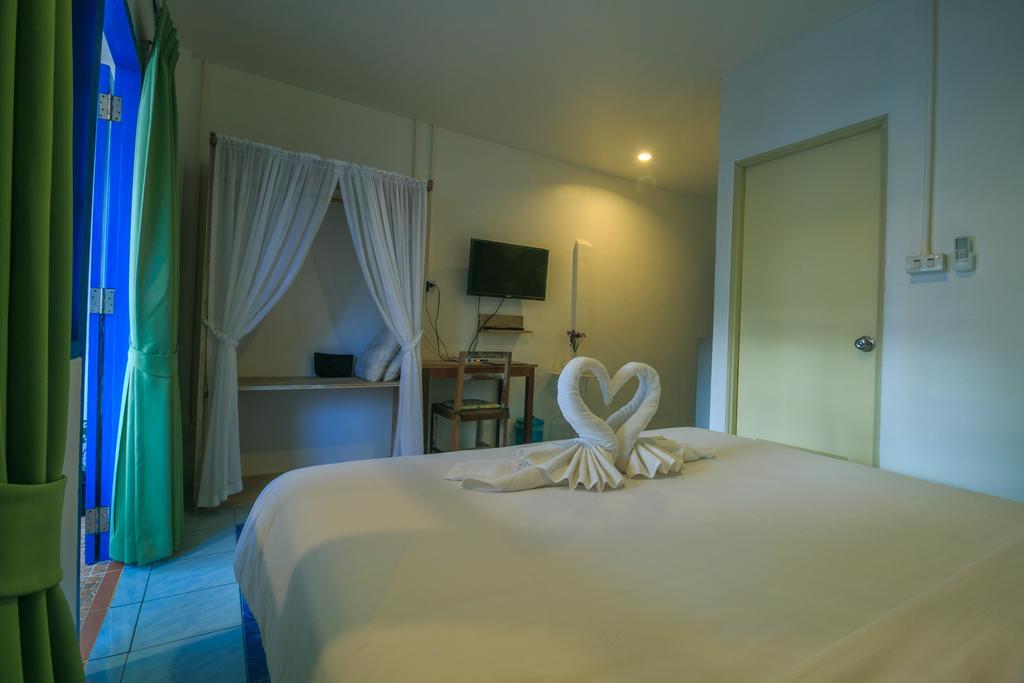 Frog House Bed & Breakfast (Adults Only) Patong Екстер'єр фото