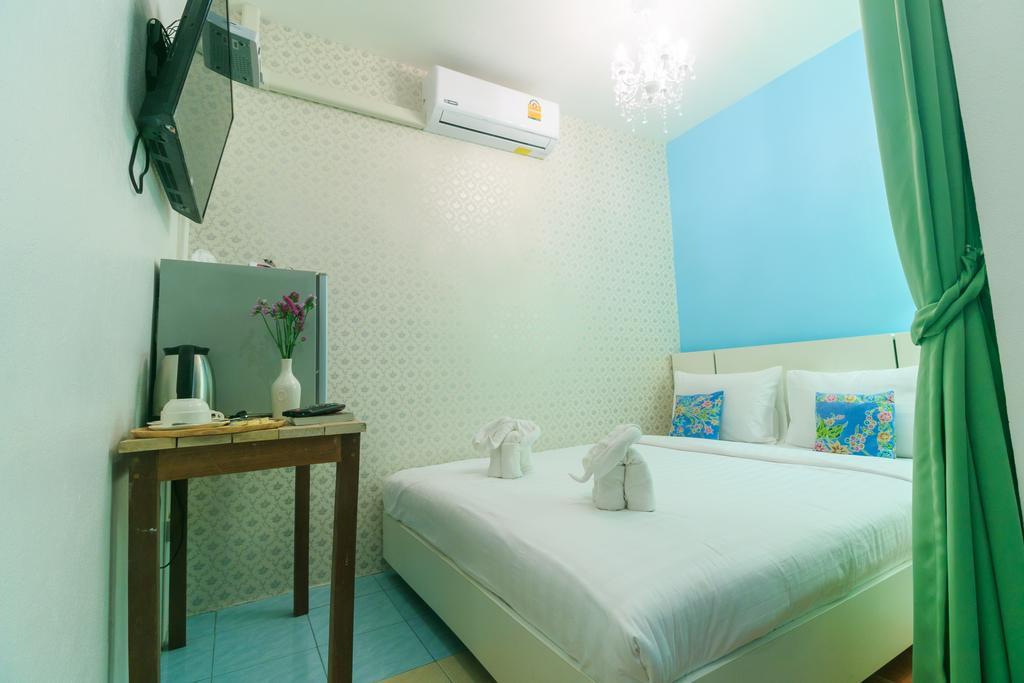 Frog House Bed & Breakfast (Adults Only) Patong Екстер'єр фото