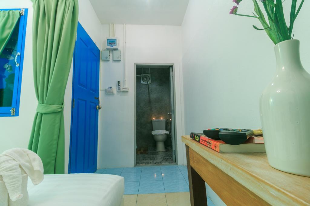 Frog House Bed & Breakfast (Adults Only) Patong Екстер'єр фото