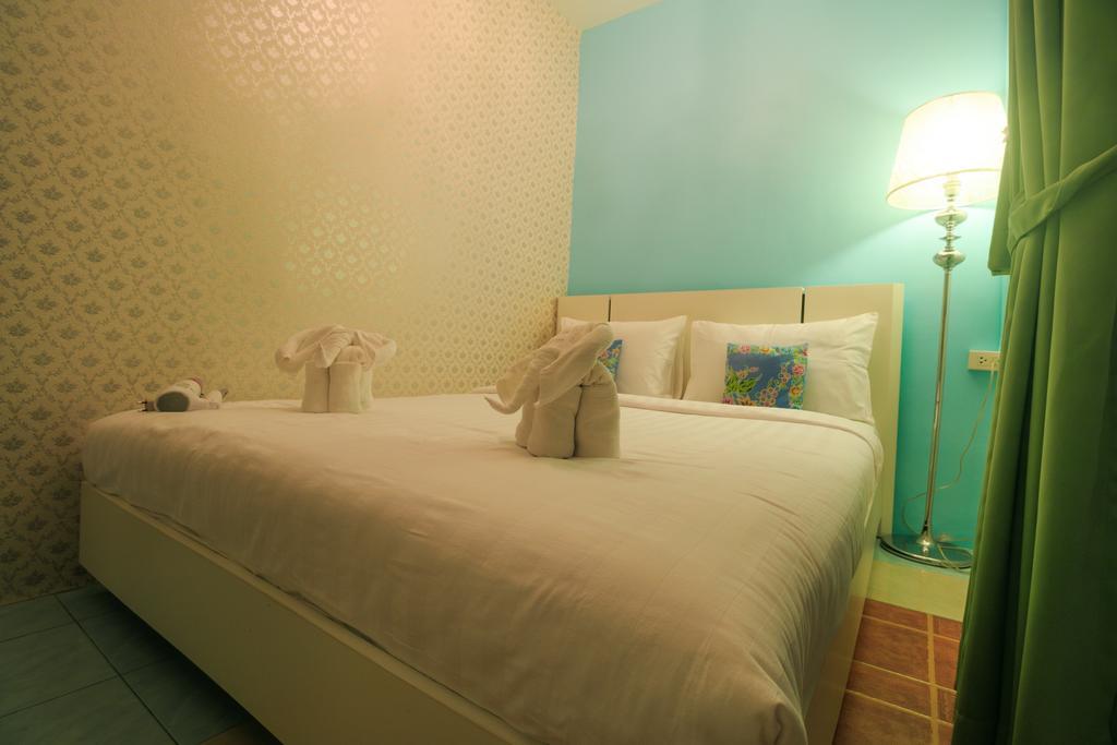 Frog House Bed & Breakfast (Adults Only) Patong Екстер'єр фото
