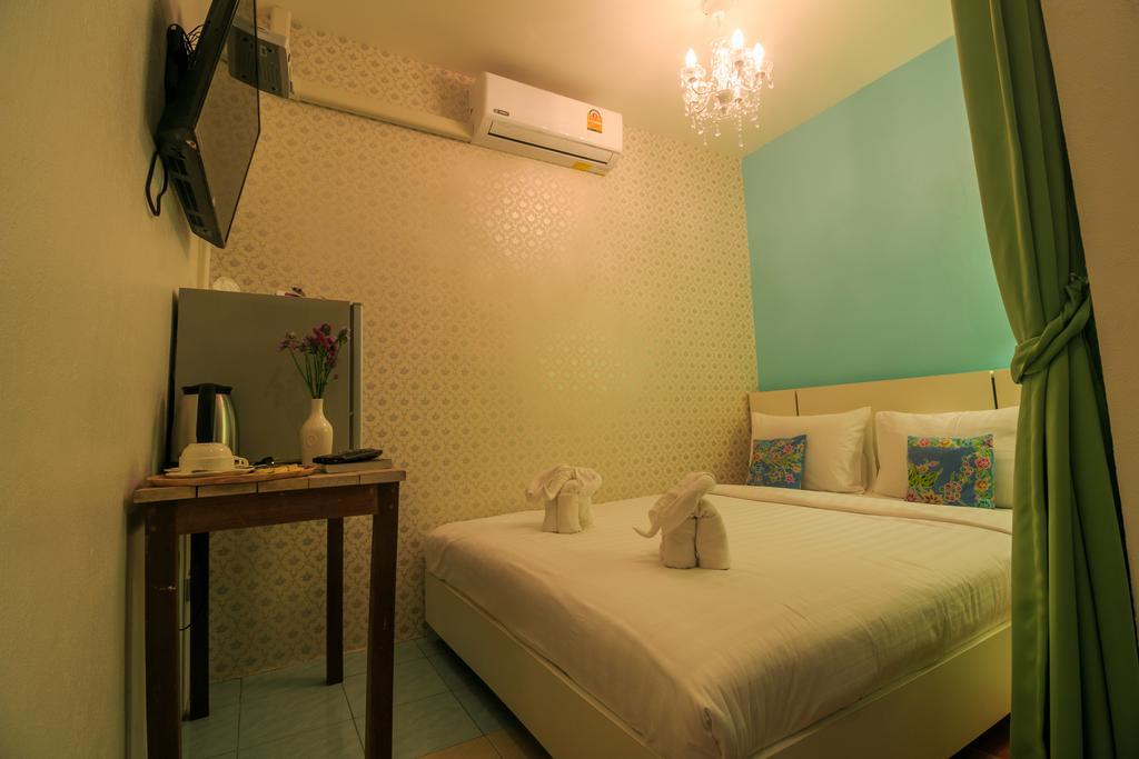 Frog House Bed & Breakfast (Adults Only) Patong Екстер'єр фото